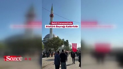 Şehit cenazesinde şok görüntü: Atatürk'lü Türk bayrağını kaldırdılar!