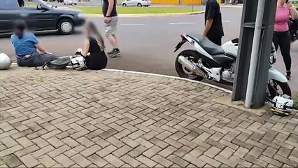 Acidente entre motocicletas é registrado na Avenida Rocha Pombo