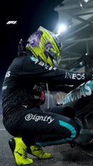 LEWIS HAMILTON : LE RÈGNE D’UN ROYAL DÉPART 🇬🇧👑🔥 Premier champion noir de l’Histoire de la F1🏆 7 titres mondiaux🏁 103 victoires🎯 104 poles🗣 Une voix pour la justice, l’inclusion, l’environnement