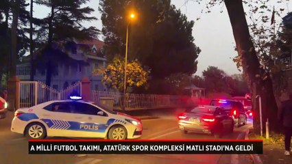 A Milli Futbol Takımı, meşaleler eşliğinde stada girdi