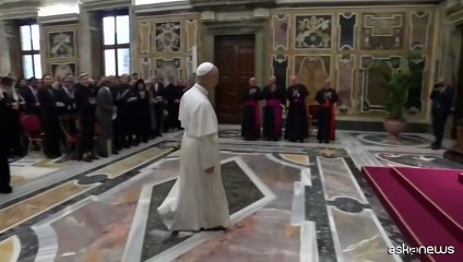 Il mondo del cinema dal Papa, Spike Lee gli regala maglia di basket