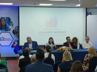 Ministra Jackeline Muñoz brinda declaraciones tras instalación de la Comisión Nacional de Salario Mínimo