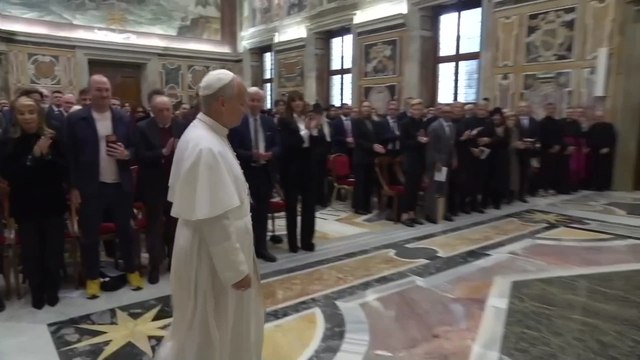 Spike Lee Gifts Pope Leo Knicks Jersey During Star-Studded Vatican Event