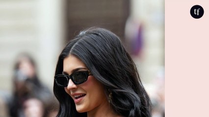 "Si sexy", "méga hot" : Kylie Jenner en décolleté XXL, elle enflamme Instagram avec ces photos lunaires