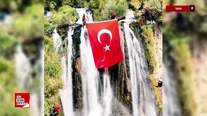 Van Muradiye Şelalesi’nde Türk bayrağı dalgalandı
