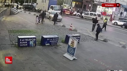 İstanbul'da Ataşehir’de kamyonet durağa daldı