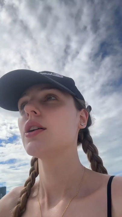 Dicen que el dinero no da la felicidad, pero las vacaciones que puedes comprar con él… pues mira, ahí ya uno empieza a dudar 😄