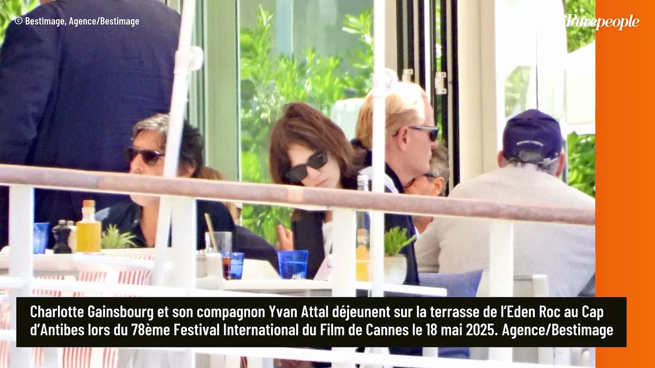 "Il avait 26 ans et moi 19" : Charlotte Gainsbourg revient sur sa rencontre avec Yvan Attal qui a fait preuve d'une grande patience