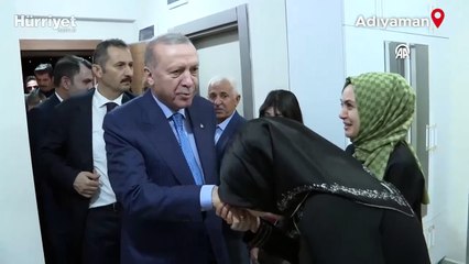 Cumhurbaşkanı Erdoğan, Adıyaman'da depremzede bir aileyi ziyaret etti