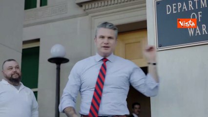 Il Segretario Usa Pete Hegseth installa targa del Dipartimento della Guerra