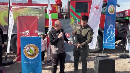 Milli Ağaçlandırma Günü'nde İHH’dan çiftçilere fidan desteği