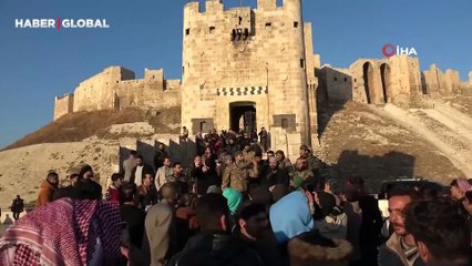 Rejimin izlerinin silindiği Halep'te tarihi kalede zafer kutlaması