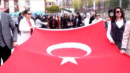 Öğretmenlerden şehit meslektaşları için yürüyüş