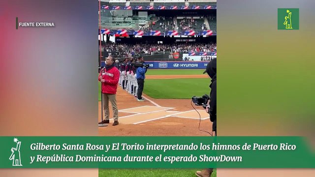 Gilberto Santa Rosa y El Torito interpretando los himnos de Puerto Rico y República Dominicana durante el esperado ShowDown