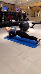 Je ne regarde pas tes fesses ! 😂😂