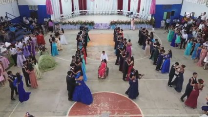 Quinceañeras del IPT Leonila Pinzón de Grimaldo celebran su fiesta soñada en un acto de solidaridad