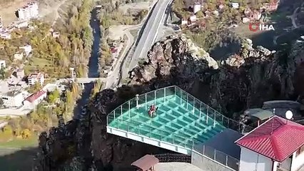 Gümüşhaneli müzisyenden tarihi mekanlarda viyolonsel ile eşsiz performans