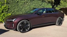 2025 Volvo ES90 Mulberry Red – Premium-Elektro-Limousine mit 800-Volt-Technik