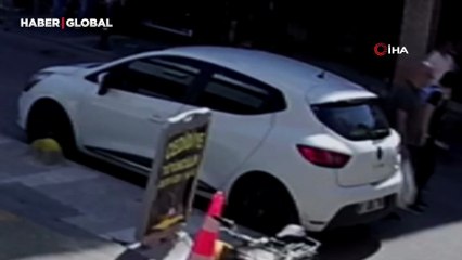 Motosiklet çocuğa çarptı, çocuğun yakınları sürücüye saldırdı