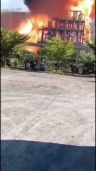 บึ้มสนั่่น ! เหตุไฟไหม้-ระเบิดในโรงงานแห่งหนึ่ง จ.อ่างทอง