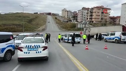 Ekip aracı ile hafif ticari araç çarpıştı: 1 polis yaralı