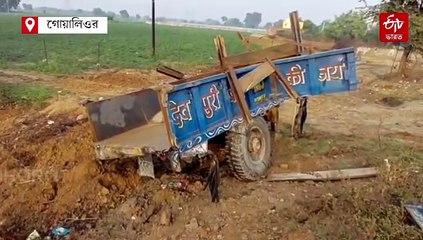 চারচাকা-ট্রাক্টরের ভয়ঙ্কর সংঘর্ষ, দলা পাকানো গাড়ি থেকে উদ্ধার একাধিক দেহ