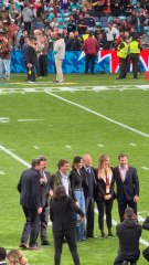 Florentino, Ayuso y Almeida ya están en el Bernabéu para presenciar el primer partido de NFL en Madrid