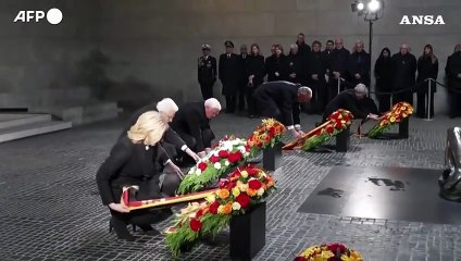 Mattarella alla Neue Wache di Berlino con Steinmeier e Merz