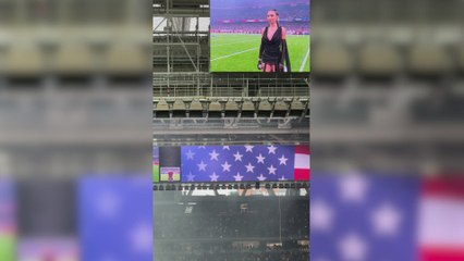 El espectacular himno de Estados Unidos sonando en la previa del Dolphins vs. Commanders