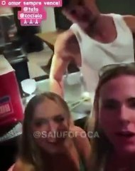 Tata Estaniecki e Júlio Cocielo deixam reconciliação no ar após super beijo em festa: ‘acabou o mistério’