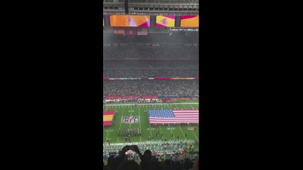 El espectacular ambiente del Santiago Bernabéu antes del partido entre los Miami Dolphins y los Washington Commanders
