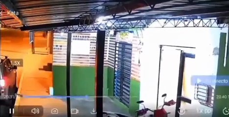 Graban cuando menor de 14 ataca a empresario en Ecuador