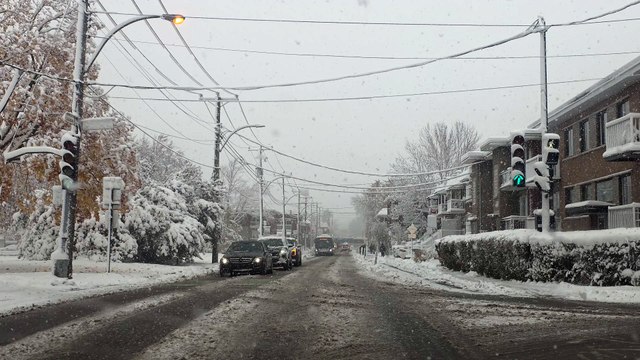 HISTORIQUE ! Conduite à Montréal sous la 1ère tempête de neige (du jamais vu en 25 ans !)