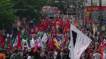 "아마존 학살 멈추라"...브라질 '유엔 기후 총회' 수만 명 시위 / YTN