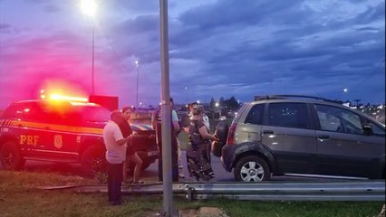 Idea e caminhão se envolvem em colisão no Trevo Cataratas