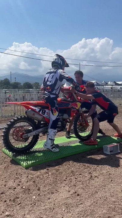 #1 Rider's Assistance_ Quick Guide to Helping Someone on a Bike