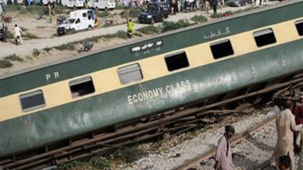 Pak Jaffar Express Attack: फिर बम धमाका और रॉकेट फायर