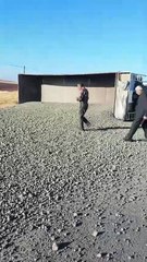 Hilvan–Siverek Karayolunda Tır Devrildi: Yol Uzun Süre Trafiğe Kapandı