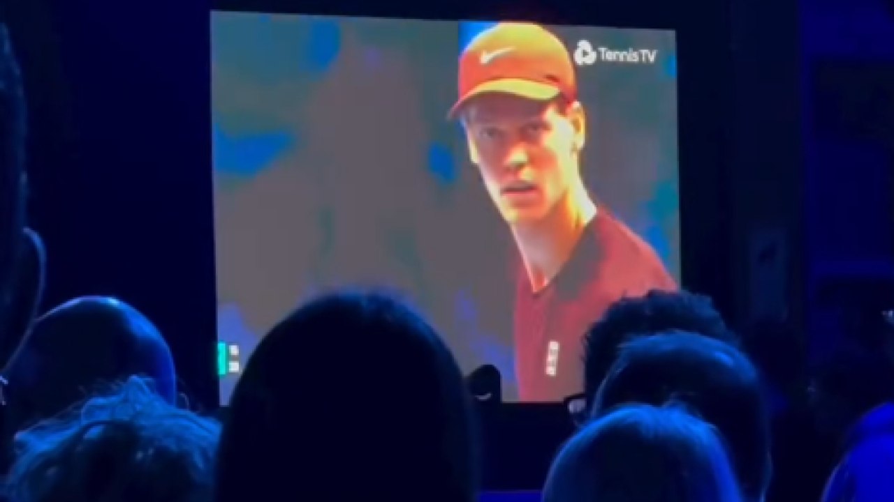 La vittoria di Jannik Sinner alle Atp Finals, esplode la festa al Closing Party delle Ogr di Torino