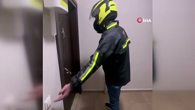 Edirne'de kurye kılığına giren polis, 77 yıl hapis cezasıyla aranan şahsı yakaladı! 'Yemek siparişi getirdim'