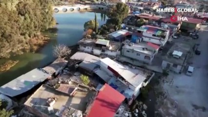 Depremde yer değiştiren köy: İkiye bölündü, evler dibe düştü, bazı yerler nehre sürüklendi