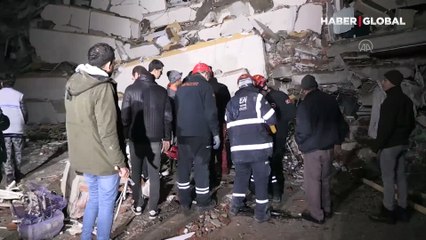 İskenderun Devlet Hastanesi'nde arama kurtarma çalışmaları devam ediyor