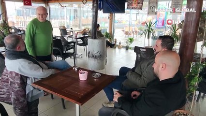 77’lik Adem dede, 3 derecelik havada buz gibi suda kulaç atıyor