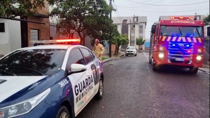 Homem de 27 anos sobe no telhado e mobiliza GM, Bombeiros e Samu no bairro Brasmadeira