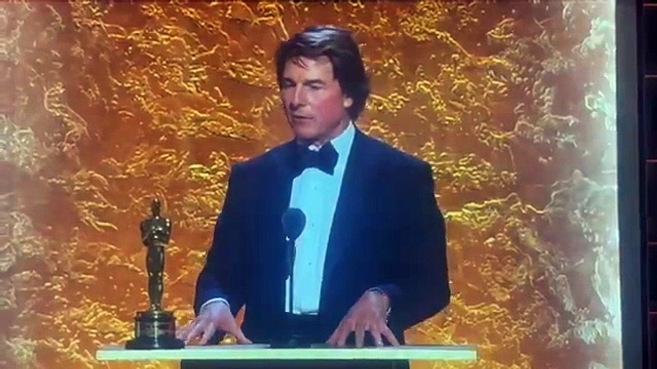 Souvent nommé et jamais récompensé, l'acteur américain Tom Cruise, a reçu dimanche soir un Oscar d'honneur, la première statuette dorée de sa riche carrière
