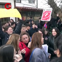 Edirne'de okullarına yıkım kararı verilen öğrencilerden eylem Okulumuz Edirne’nin en iyi ve en köklü okullarından biri