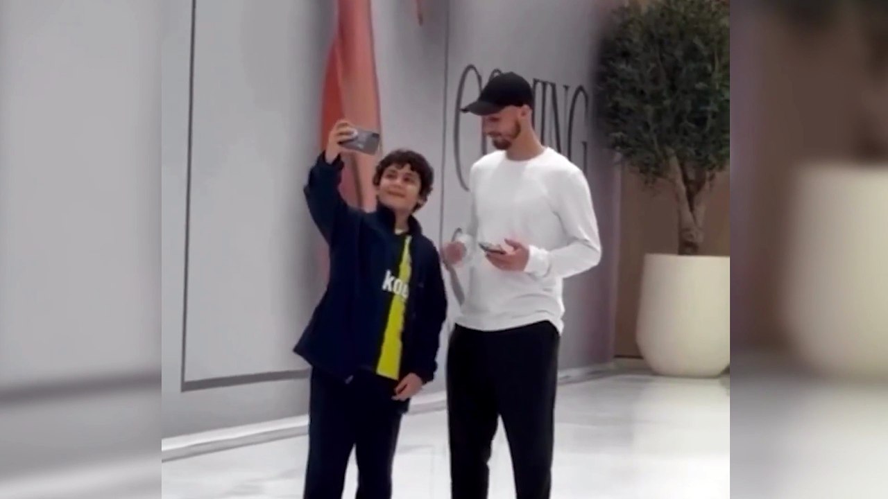 Vaclav Cerny'nin hareketi gündem oldu: Fenerbahçe armasını eliyle kapattı
