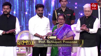 റാമോജി എക്‌സലന്‍സ് പുരസ്‌കാരം; മറ്റുഭാഷകള്‍ തങ്ങളുടെ ഗോത്ര സ്വത്വത്തിന് മേല്‍ ബാധ്യതയാകുന്നുവെന്ന് സതുപതി പ്രസന്ന ശ്രീ