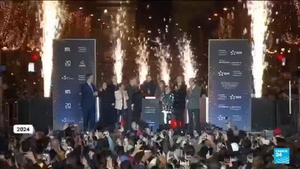 France : début des illuminations de Noël aux Champs-Élysées