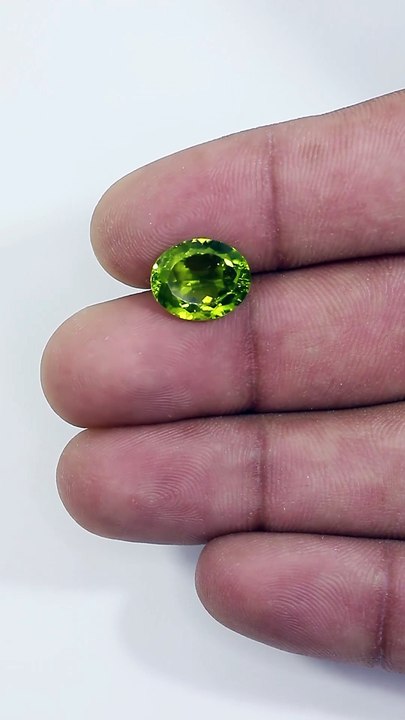 Peridot​‍​‌‍​‍‌​‍​‌‍​‍‌ Stone – A Bright Green Gem of Healing & Positivity